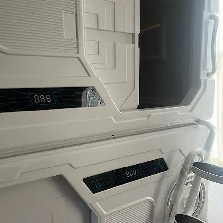Capsule hotel The Pod *